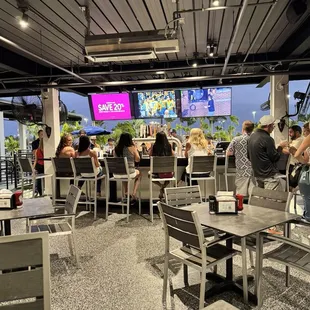 Outdoor bar area / dining