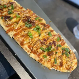 Buffalo chicken flatbread