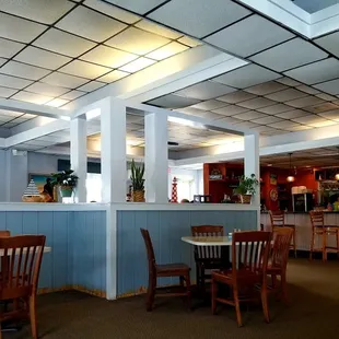 Center dining area and bar