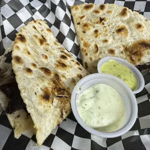 Carne en vara quesadilla