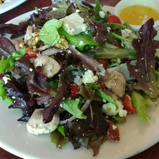 Palms Salad | mixed green served with dried tomatoes, feta cheese, turkey breast, balsalmic vinegarette | $9.50