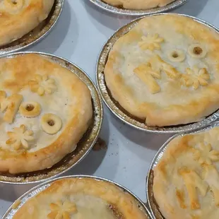 Moo Pies!  (Special)
5&quot; Brisket Pot Pies. From-scratch beef gravy made with portobello mushrooms and red wine.
