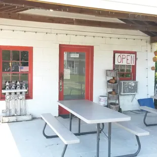 the outside of the restaurant