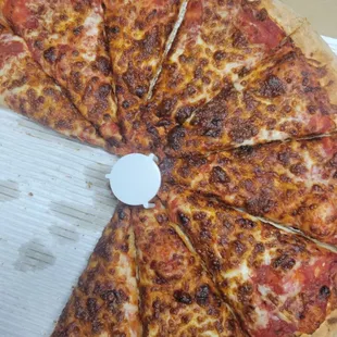 X-large burnt pepperoni pizza without pepperoni