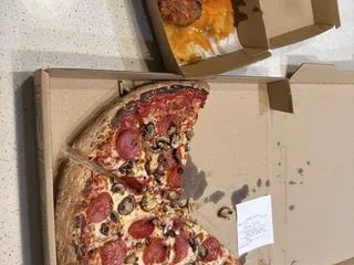 Golden Pizza And Wings