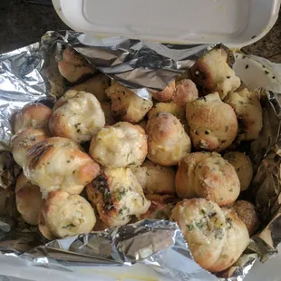 Garlic knots, so gooood!