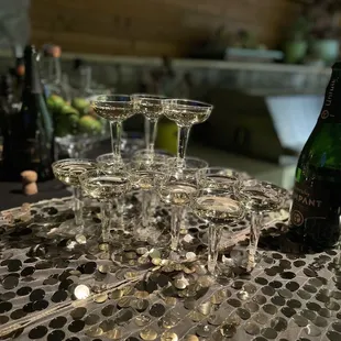 Building the champagne tower