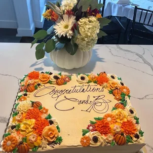 Little enclave for the cake but can be used for other things.