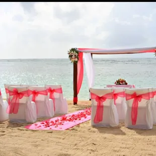 Pretty in Pink Beach Wedding
