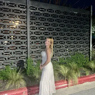 Isabelle R.