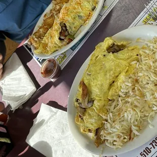 Max Omelette and Cajun Chicken Omelette. Plenty to eat, fair price, yummy food.