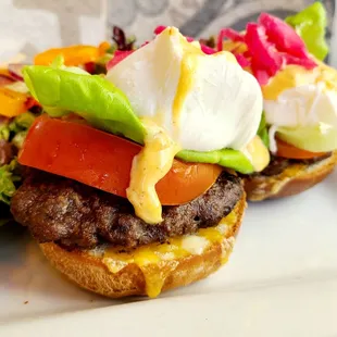 SLAMMING BURGER BENEDICT