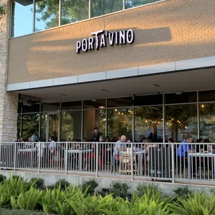 Porta&apos;Vino&apos;s patio