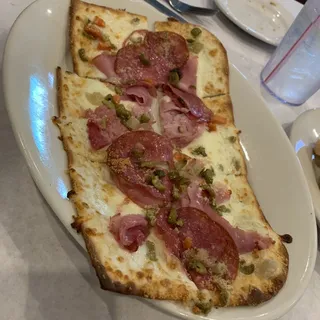 muffaletta flatbread