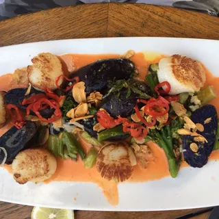 Scallops with Sriracha Cream