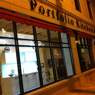 the outside of a restaurant