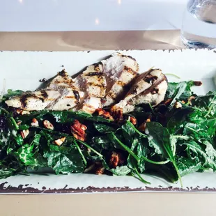 Kale salad with grilled chicken