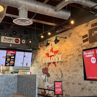 the interior of a fast food restaurant