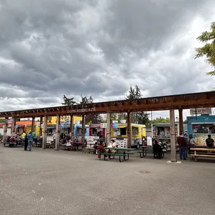 About 8 food carts outside