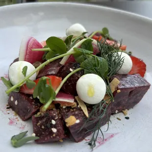 Roasted beet &amp; strawberry salad