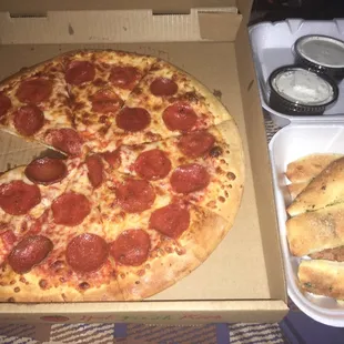 Pizza and food always fresh!!