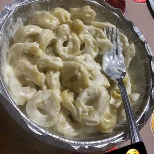 Tortellini pasta no ham , mushroom or onions :)