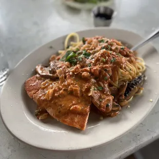 a plate of pasta and sauce