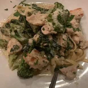 CHICKEN ALFREDO With SAUTEED BROCCOLI