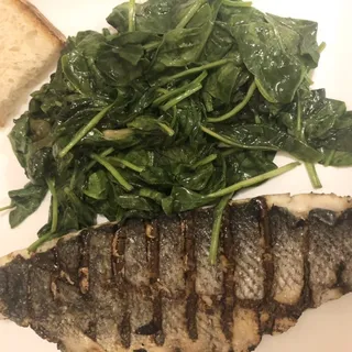 Filetto di Branzino Mediterraneo con asparagi
