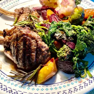 Costolette di Agnello Scottadito con Patate Arrosto