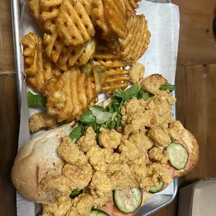 Fried shrimp poboy