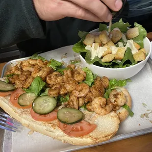Grilled shrimp poboy