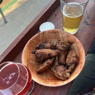 food, chicken wings and fried chicken