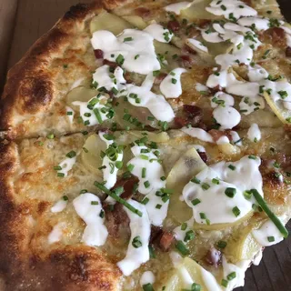 Loaded Baked Potato Pizza