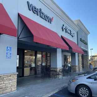 the outside of a restaurant