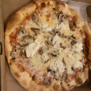 Personal pan pizza made to go! Sausage, mushroom and ricotta cheese. Just spot on!