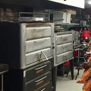 Deck oven pizzas. No conveyors here. #UpCloseSavor