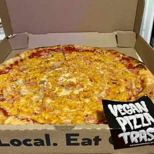 Bac'n Mac Pizza
 16"