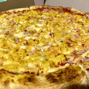 Bac'n Mac Pizza
 16"