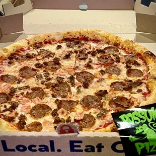 Ulta Meat Um Pizza
 16"