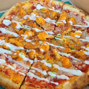 Buffalo cauliflower pizza