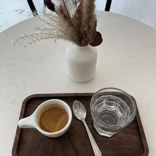 Cool seasonal centerpieces, a nice touch.