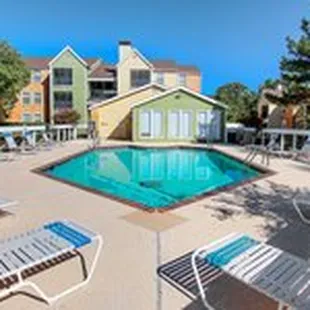 Beautiful Sparkling Pool!