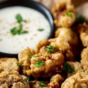fried cauliflowers and dip