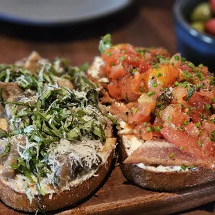Mushroom + bacon/tomatoes bruschetta