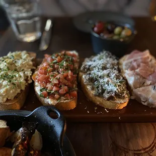 Artichoke, bruschetta with bacon, mushroom and fig &amp; prosciutto
