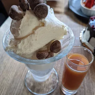 SALTED CARAMEL SUNDAE