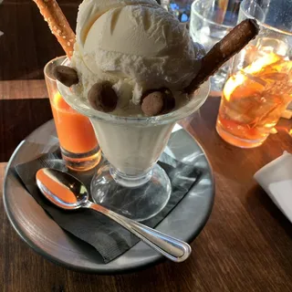 SALTED CARAMEL SUNDAE