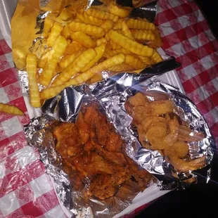 Bankhead Combo- 10 wings, 8 shrimp, fries