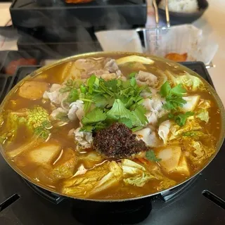 9. Curry Fish Ball Pot Lunch